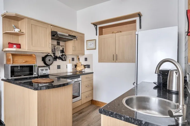 Flat Walton Road in Elmbridge