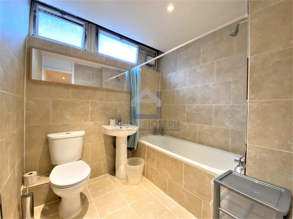 Flat Fenwick Place in Greater London