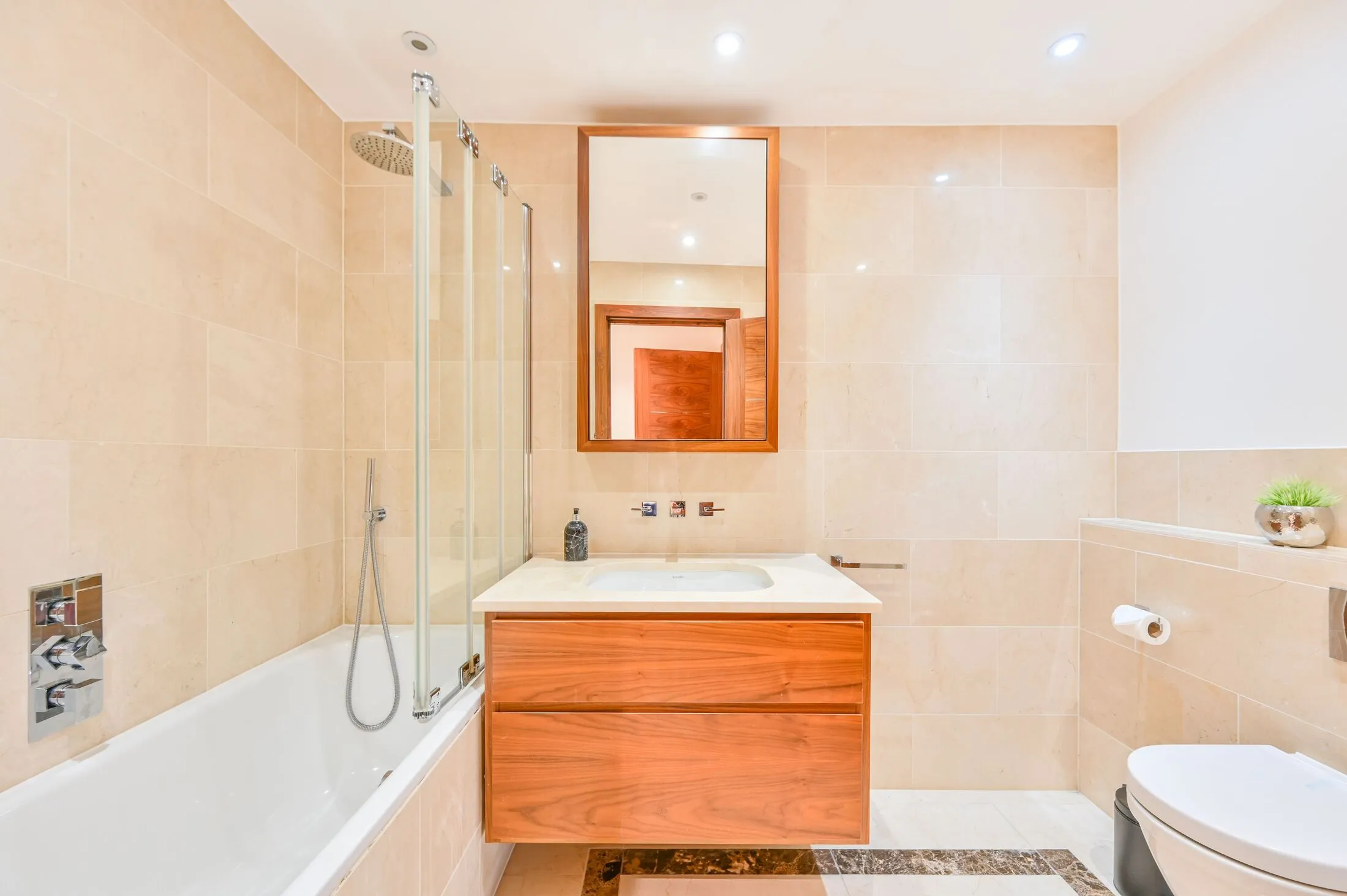 Flat Kensington Gardens Square in City of Westminster