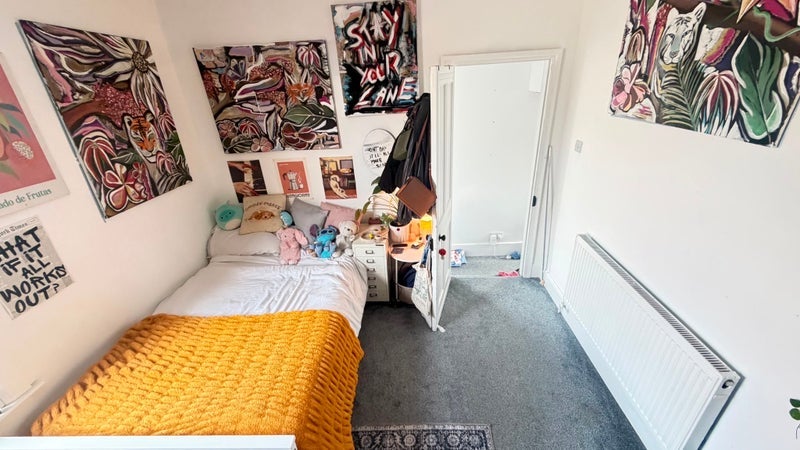 Room Farrant Avenue in Greater London