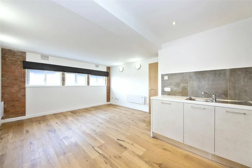 Flat Tom Coombs Close in Greater London