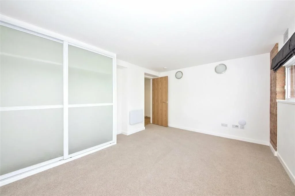 Flat Tom Coombs Close in Greater London