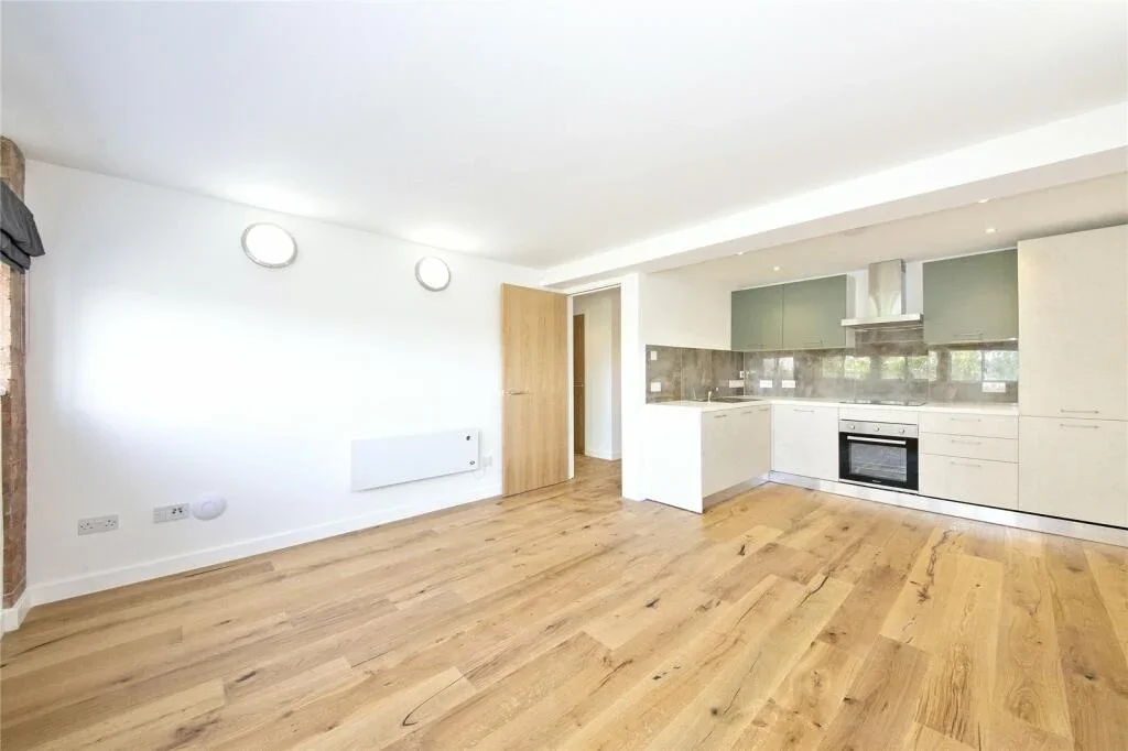 Flat Tom Coombs Close in Greater London
