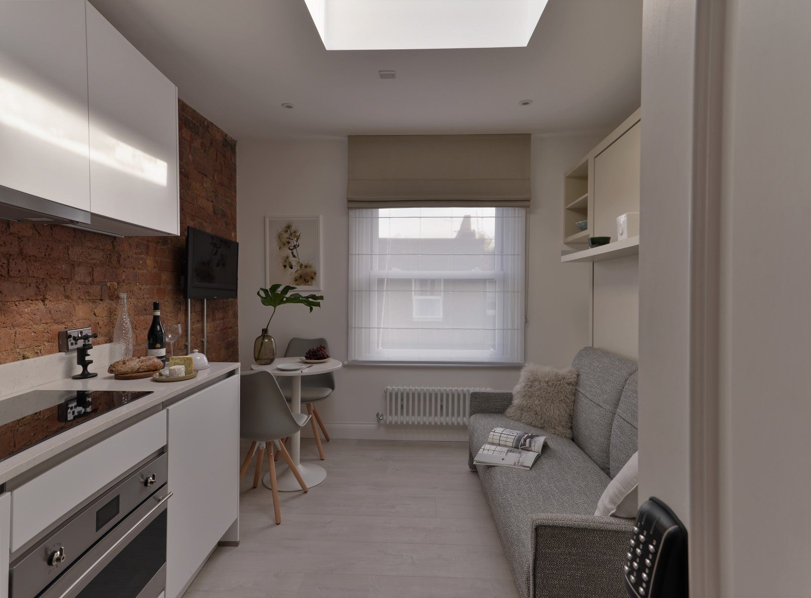 Flat Linden Gardens in Greater London