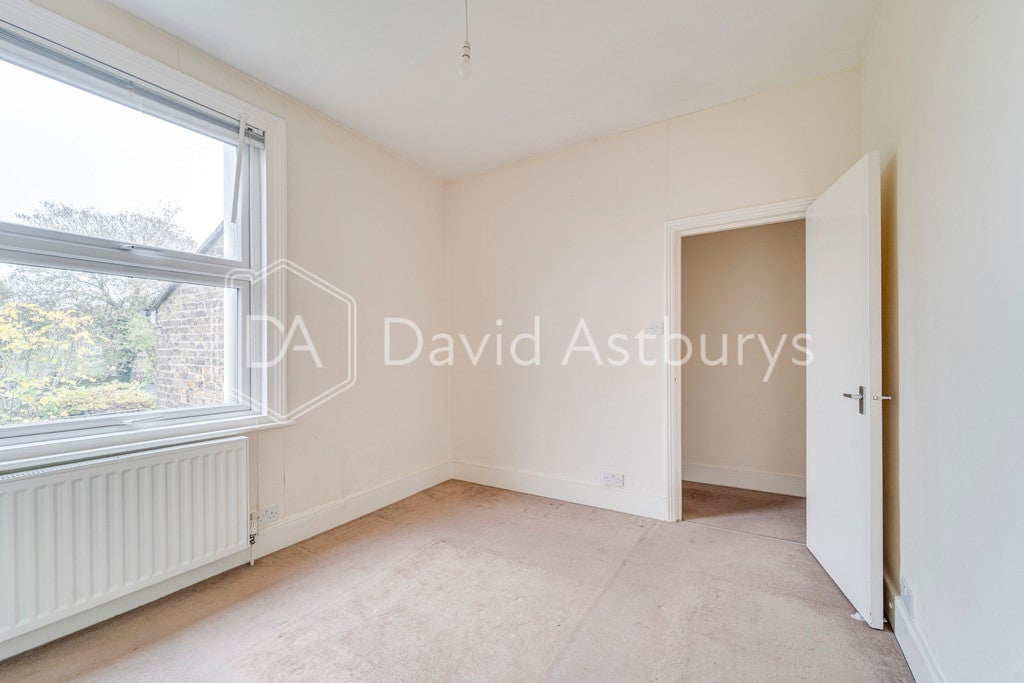 Flat Palmerston Road in Greater London