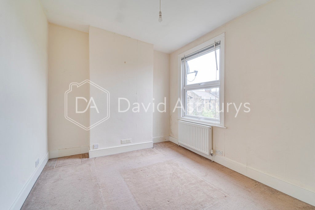 Flat Palmerston Road in Greater London