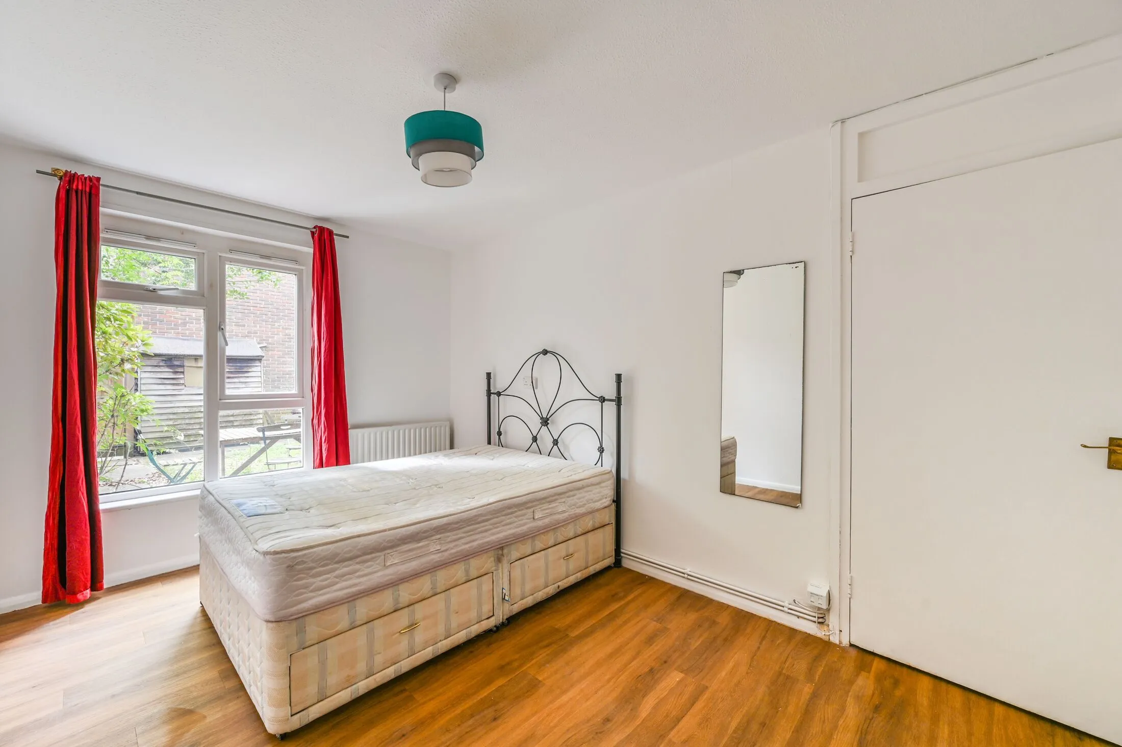 Flat Heath Road in Greater London