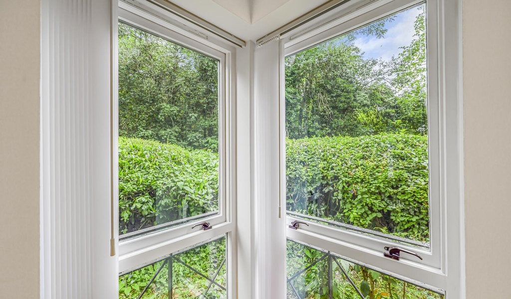 Flat Hermon Hill in Greater London