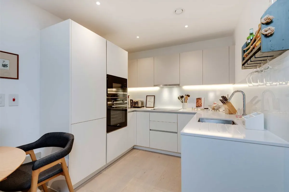 Flat Tewkesbury Road in Greater London