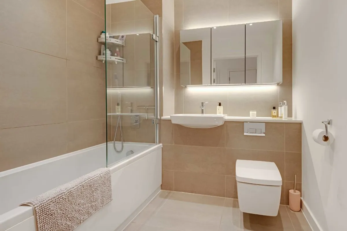 Flat Tewkesbury Road in Greater London
