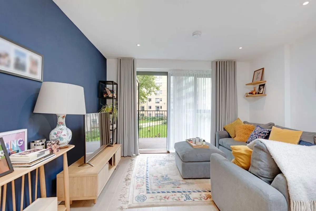 Flat Tewkesbury Road in Greater London