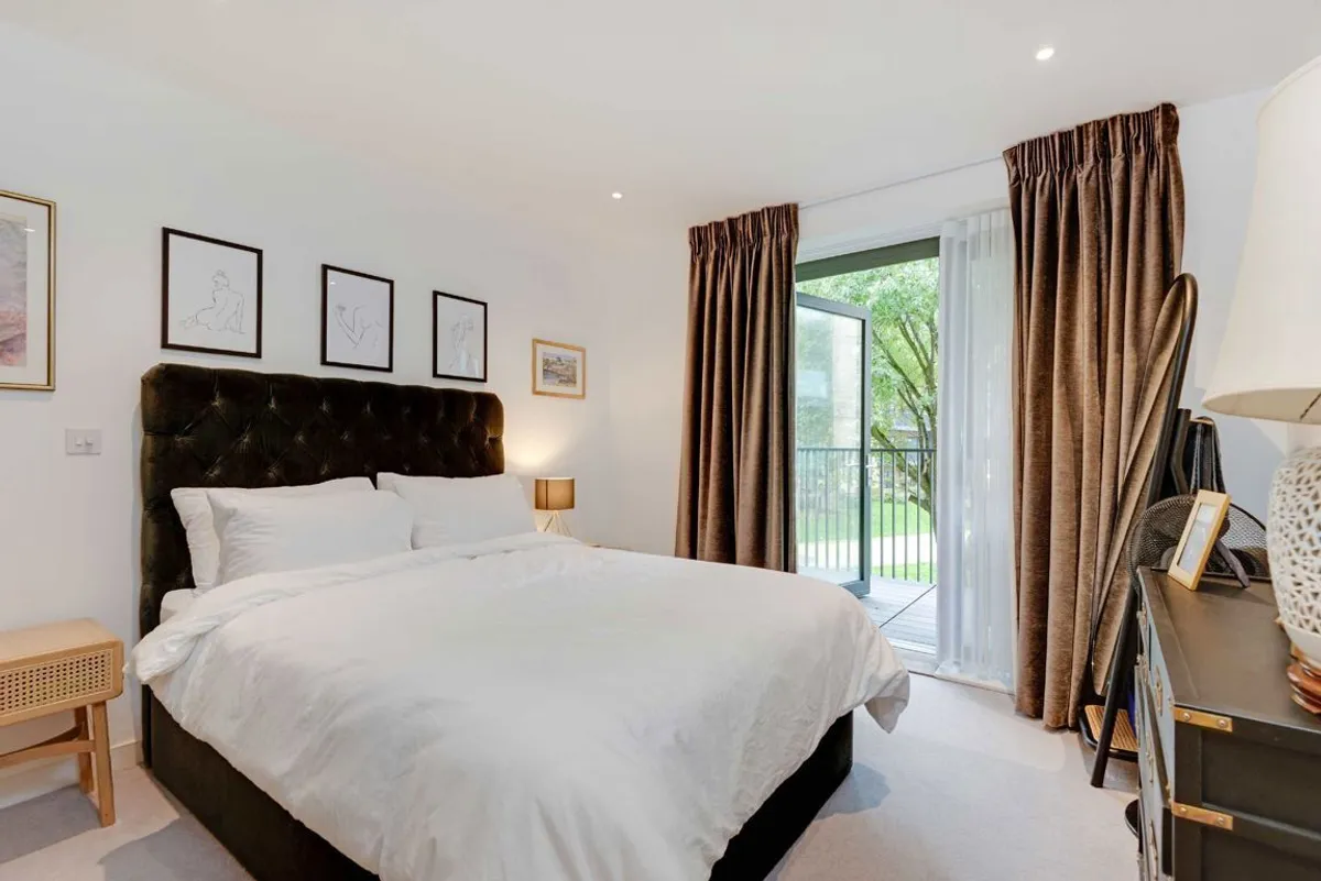 Flat Tewkesbury Road in Greater London