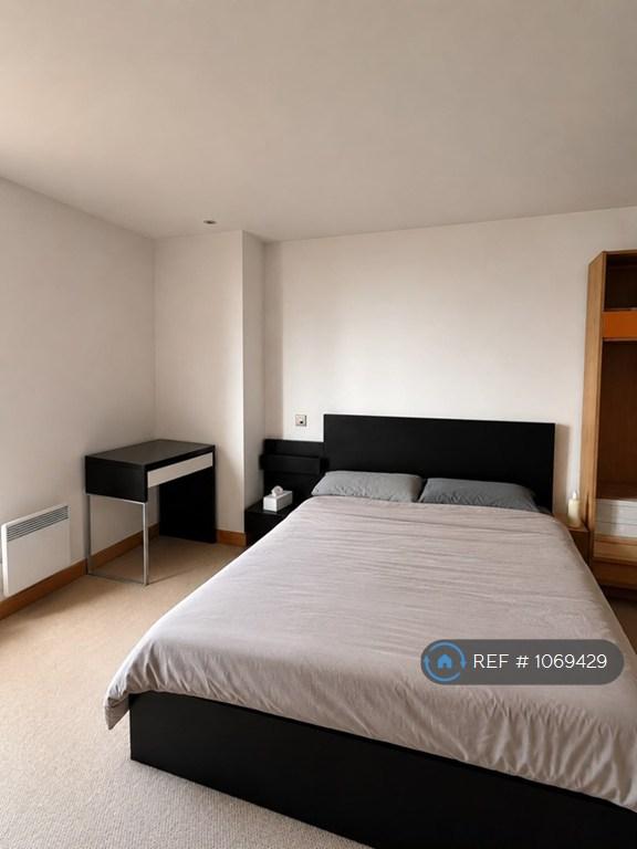 Flat Burdett Road in Greater London