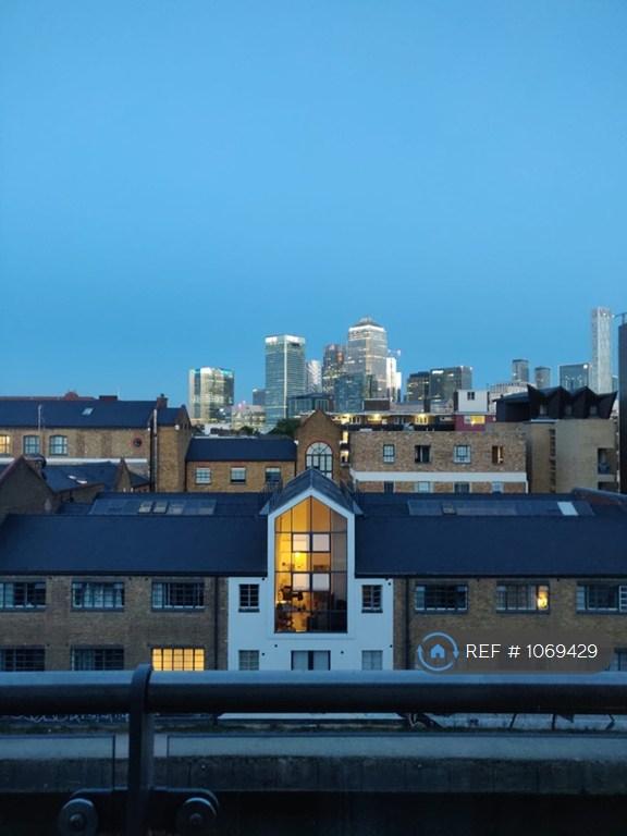 Flat Burdett Road in Greater London