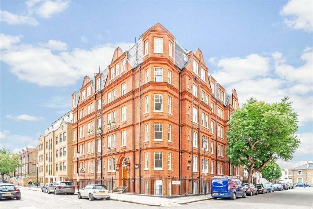 Flat Camera Place in Greater London