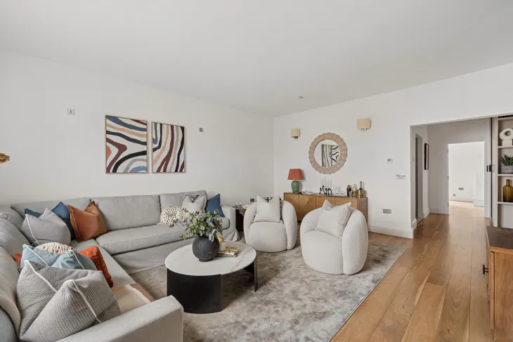 Flat Pembridge Square in Greater London