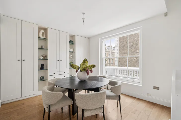 Flat Pembridge Square in Greater London