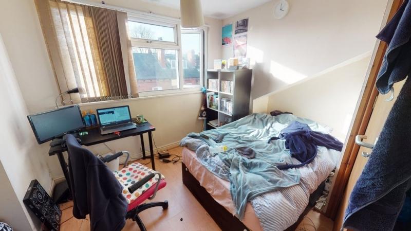 Flat Welton Place in Leeds