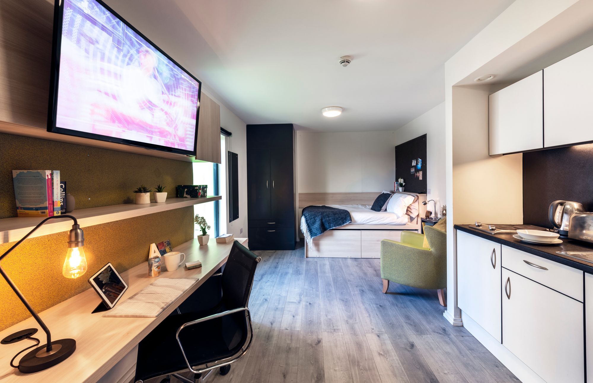Room Portal Way in Greater London