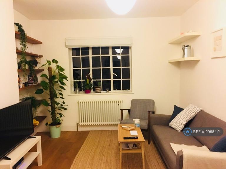 Flat Cavell Street in Greater London