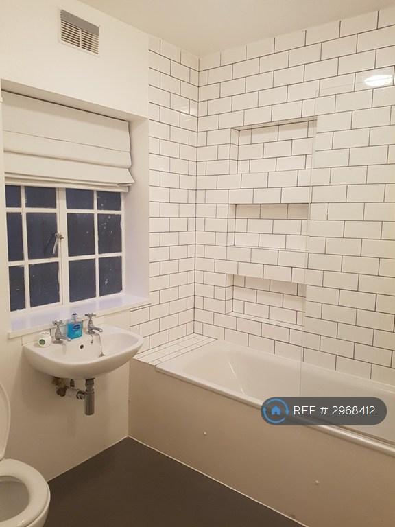 Flat Cavell Street in Greater London