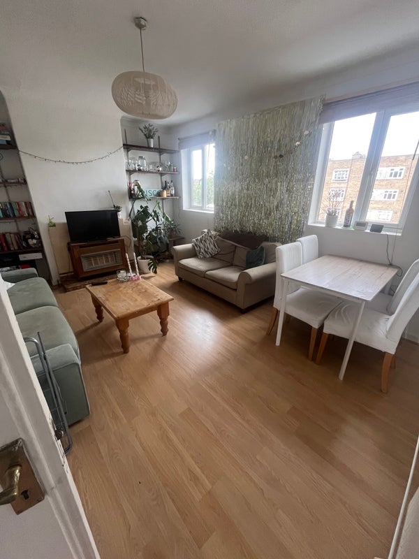 Flat Stroud Green Road in Greater London