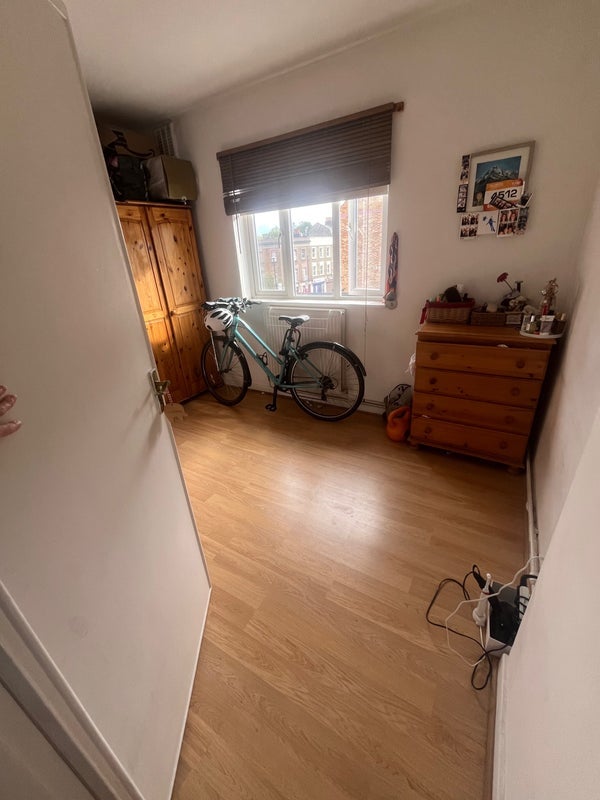Flat Stroud Green Road in Greater London