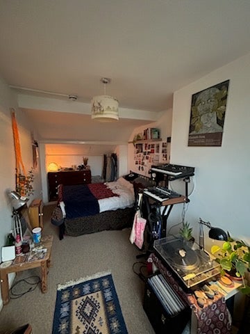 Room Sefton Park Road in Bristol