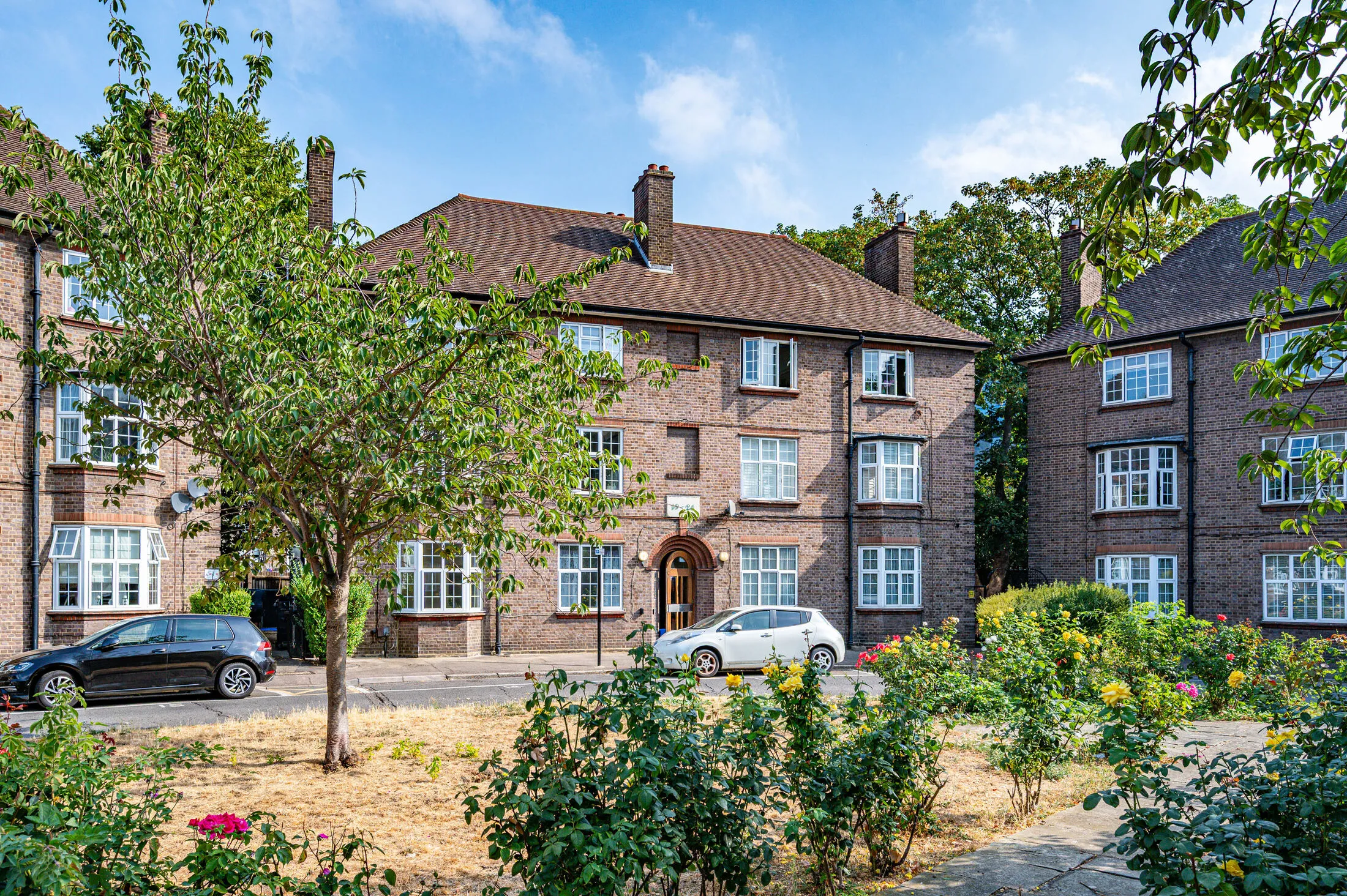 Flat Claremont Close in Greater London