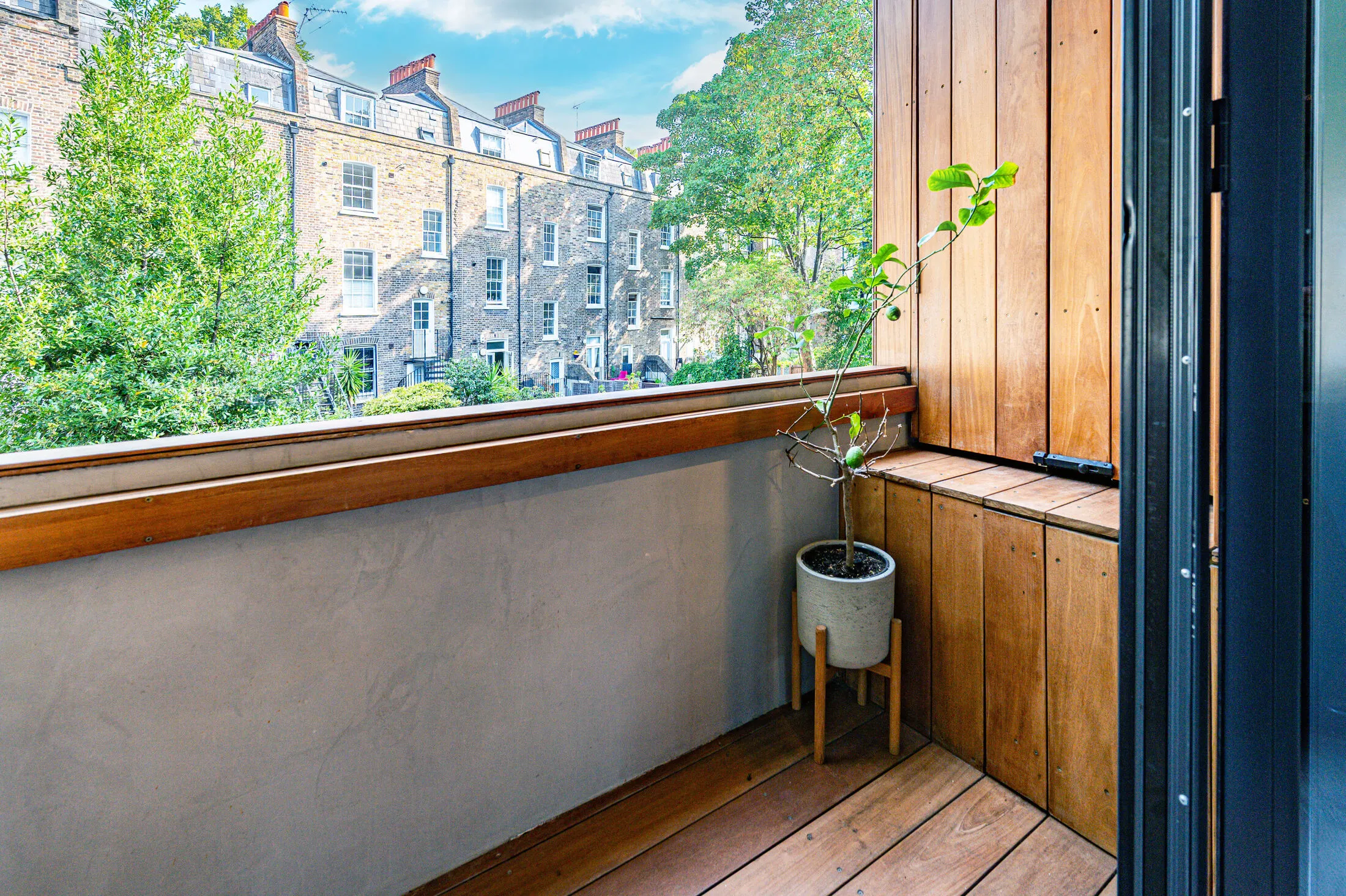 Flat Claremont Close in Greater London