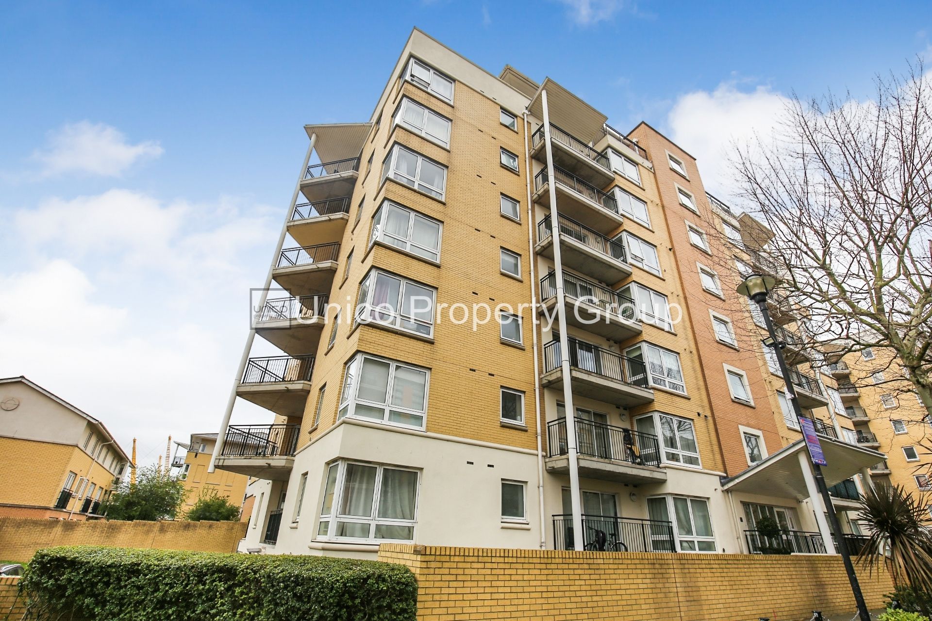 Flat Newport Avenue in Greater London