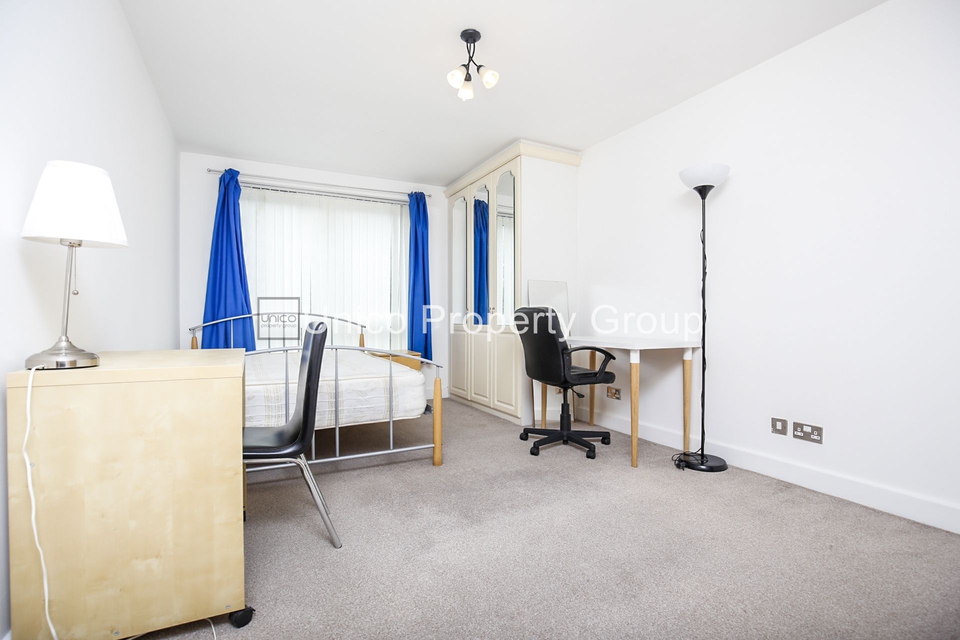 Flat Newport Avenue in Greater London