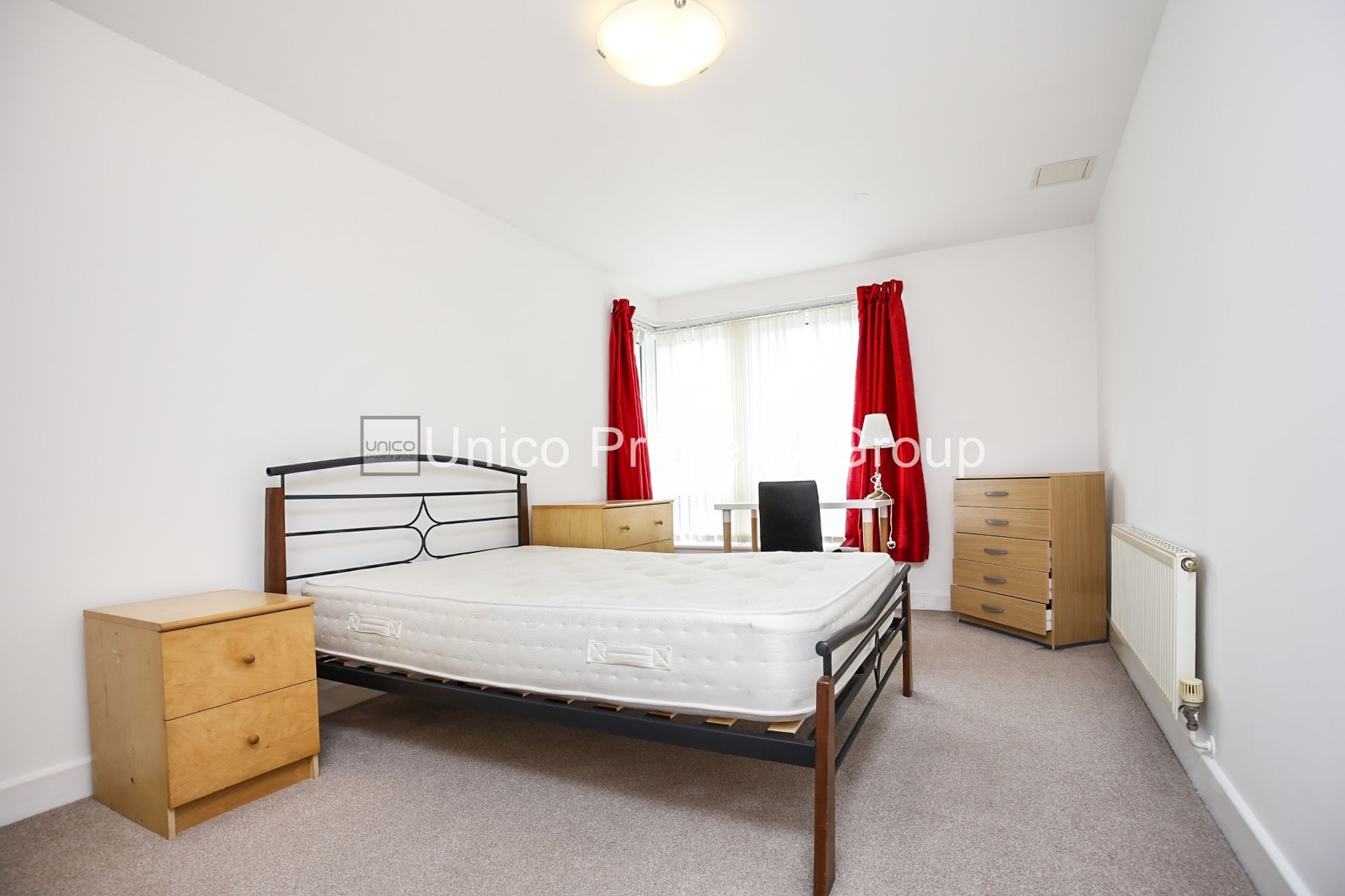Flat Newport Avenue in Greater London