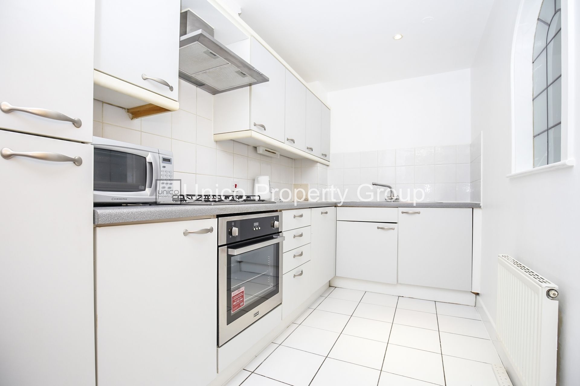 Flat Newport Avenue in Greater London