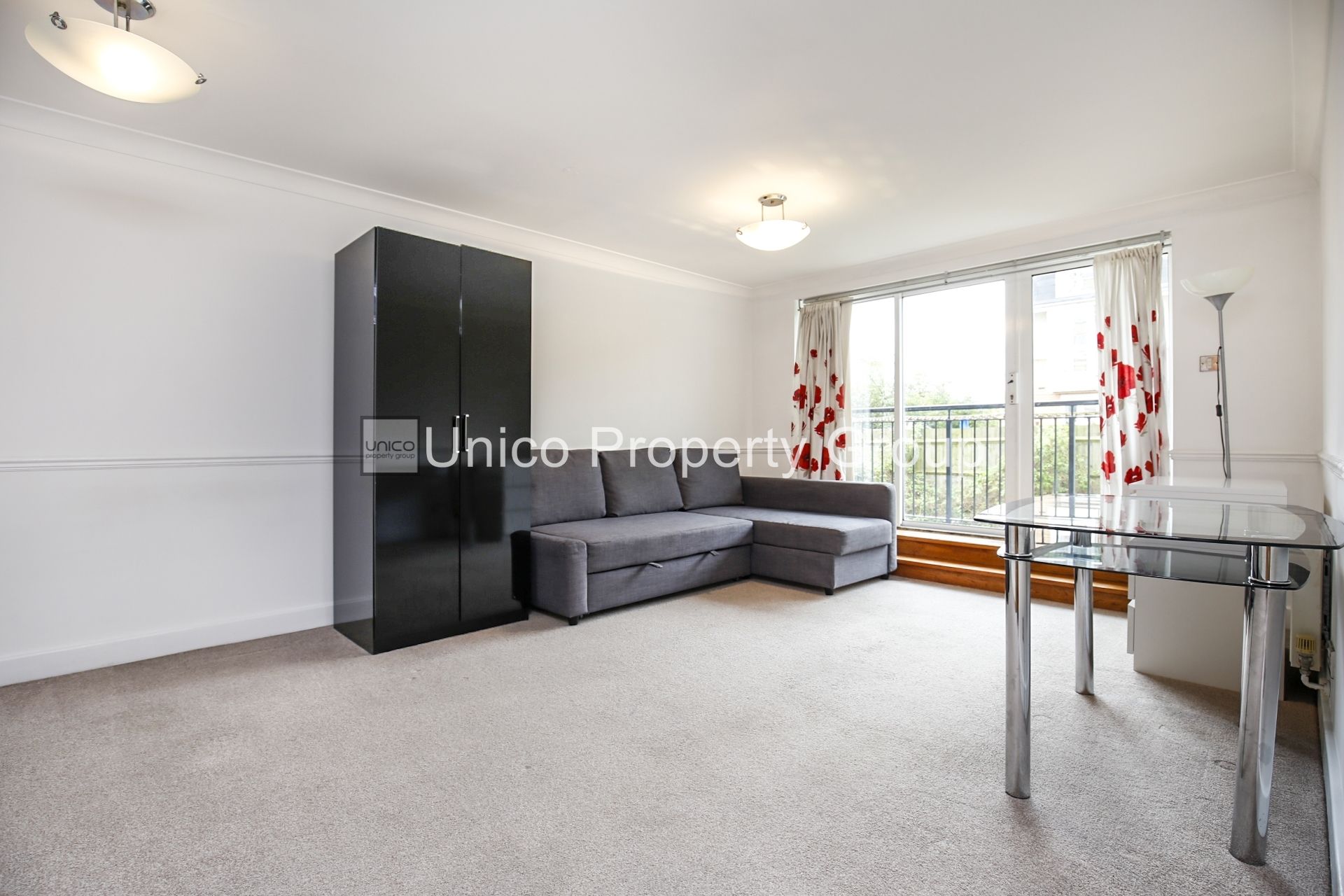 Flat Newport Avenue in Greater London