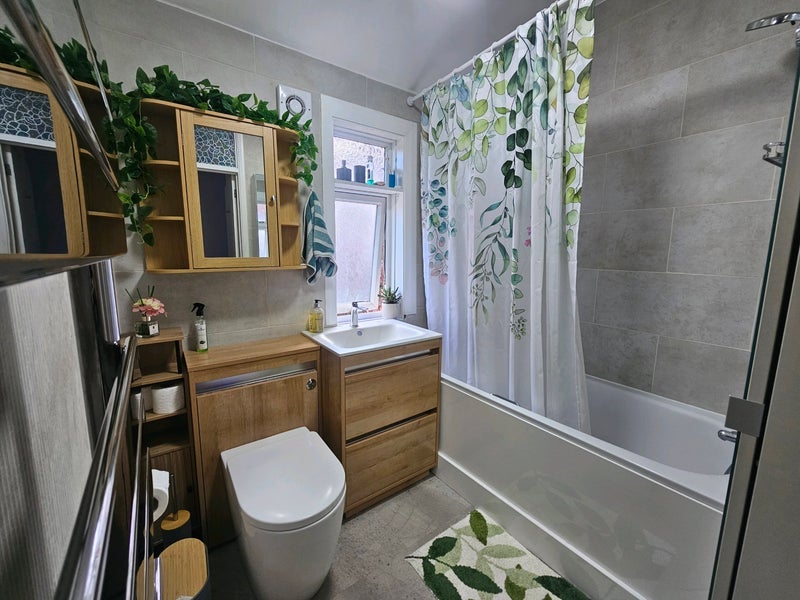 Room Will Crooks Gardens in Greater London