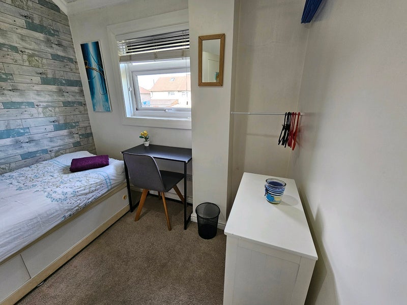 Room Will Crooks Gardens in Greater London