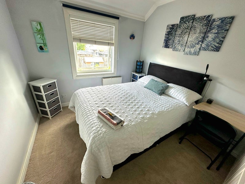 Room Will Crooks Gardens in Greater London