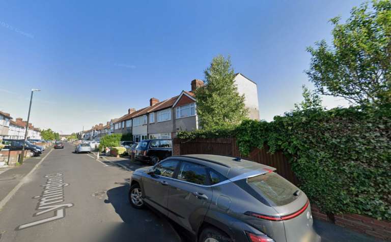Flat Lymington Close in Greater London