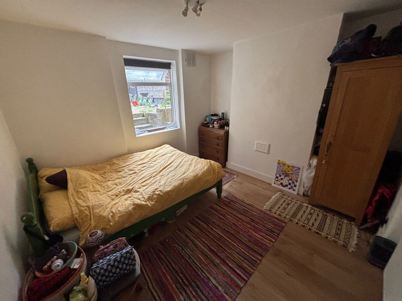 Flat Powell Road in Greater London