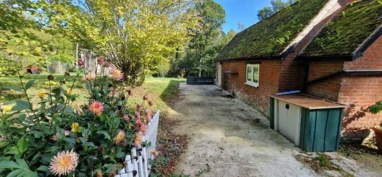 House Hamptworth Road in Landford