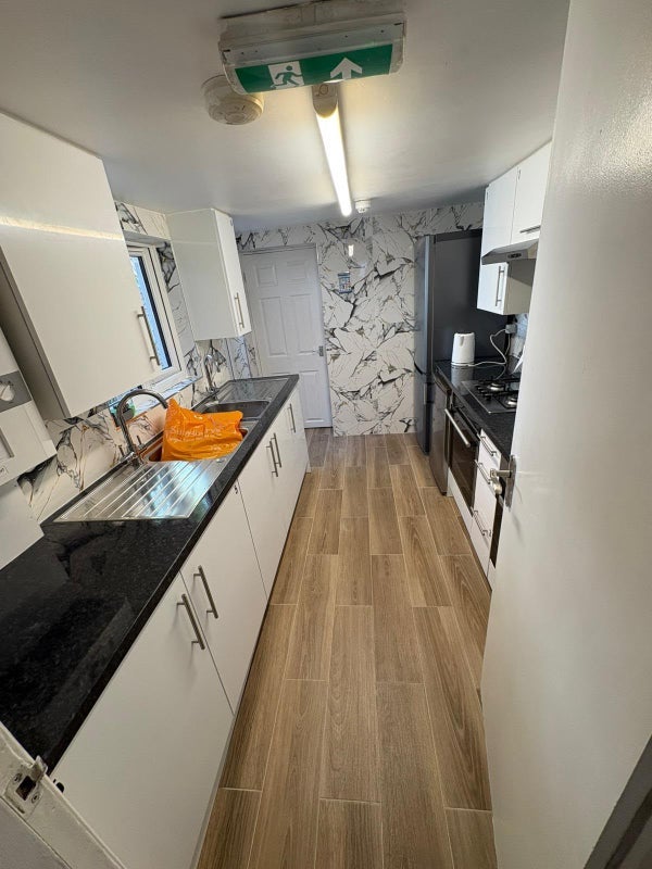 Room La Rose Lane in Greater London
