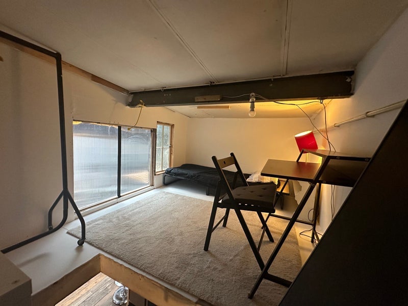 Room Wallis Road in Greater London