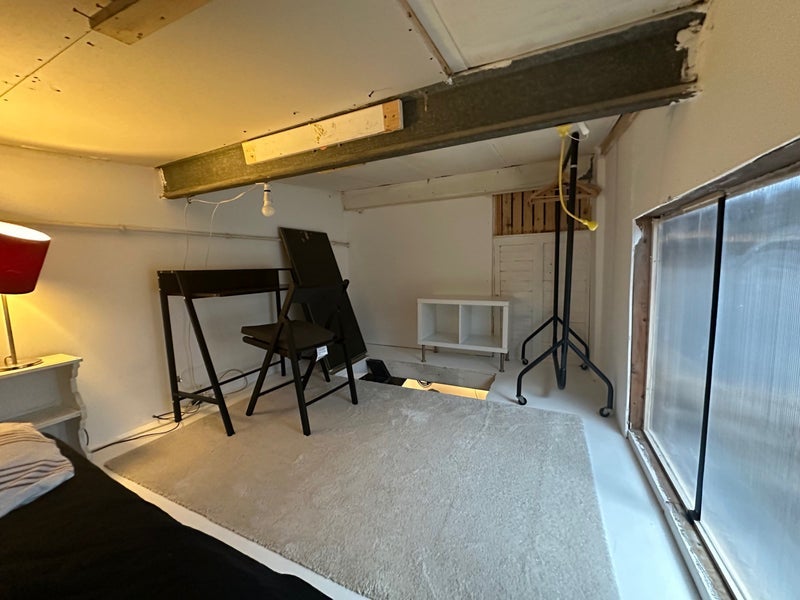 Room Wallis Road in Greater London