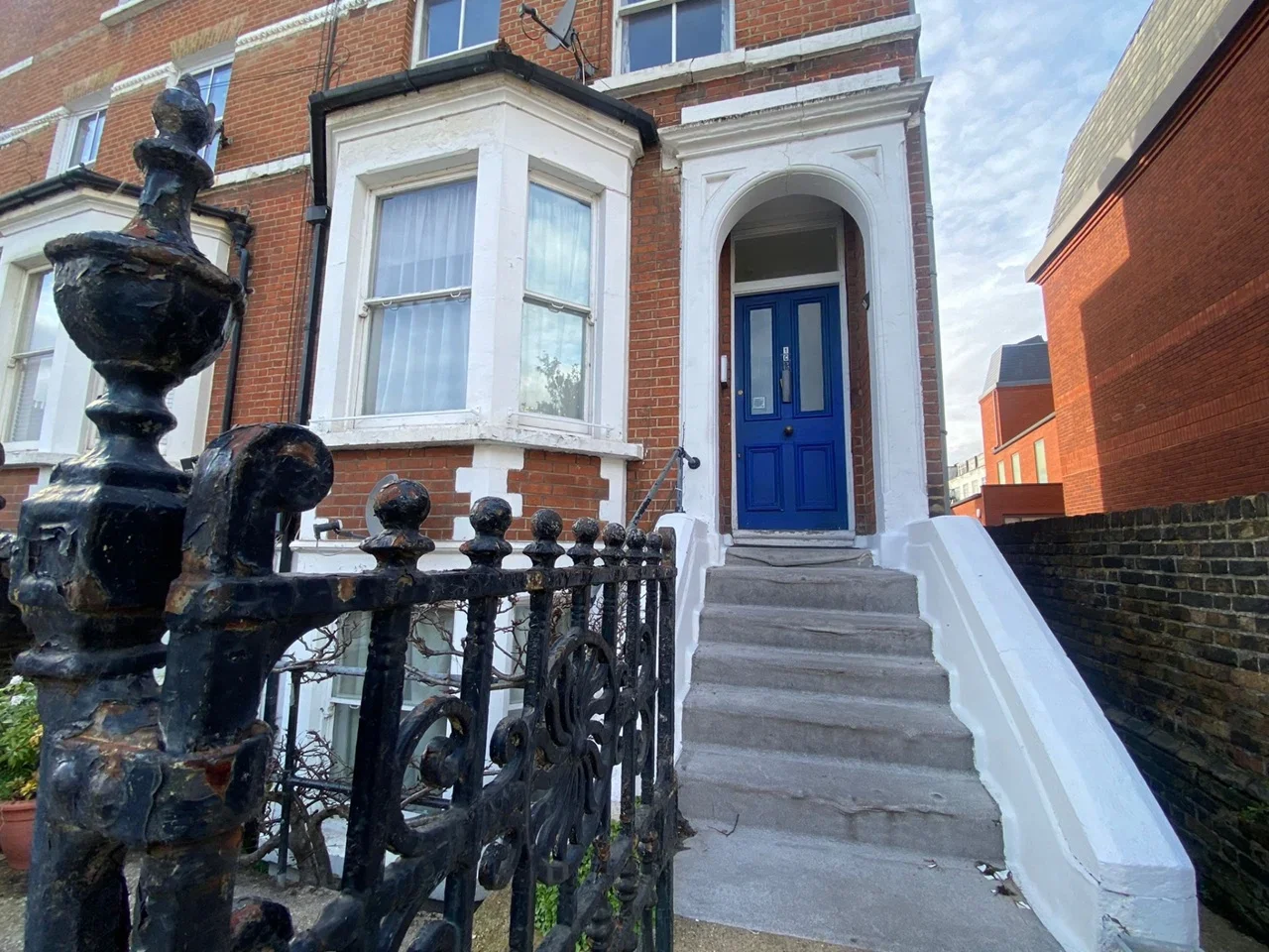 Flat Burstock Road in Greater London
