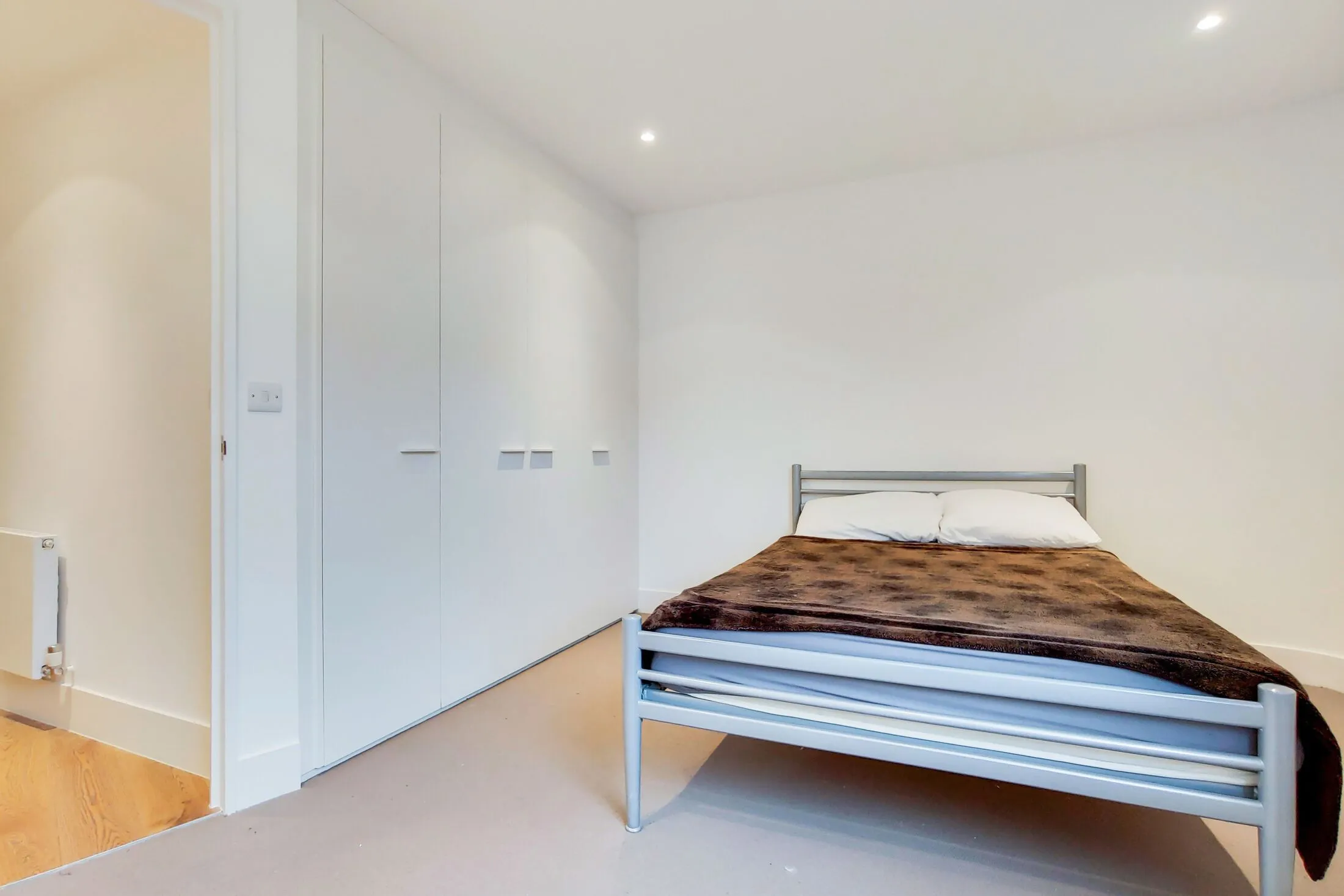 Flat Upper Richmond Road in Greater London