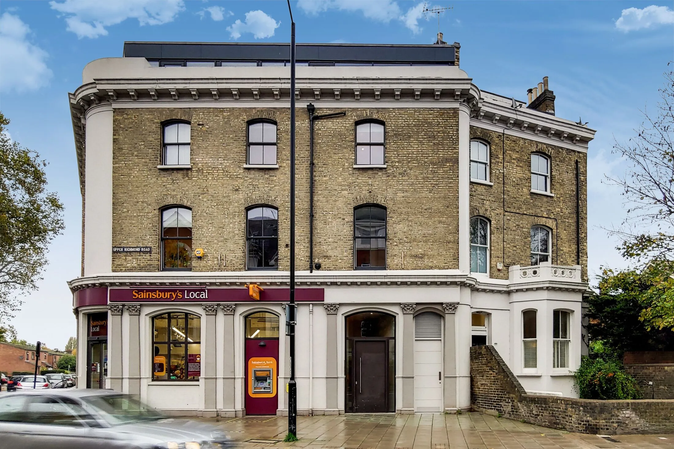 Flat Upper Richmond Road in Greater London