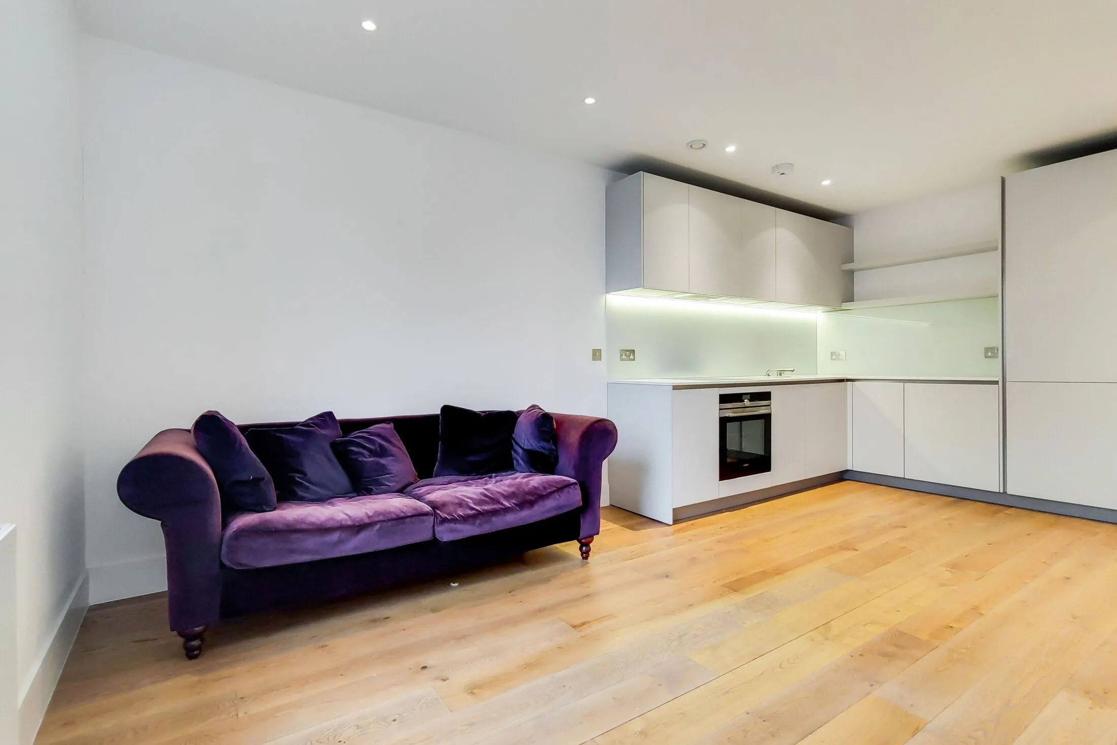 Flat Upper Richmond Road in Greater London