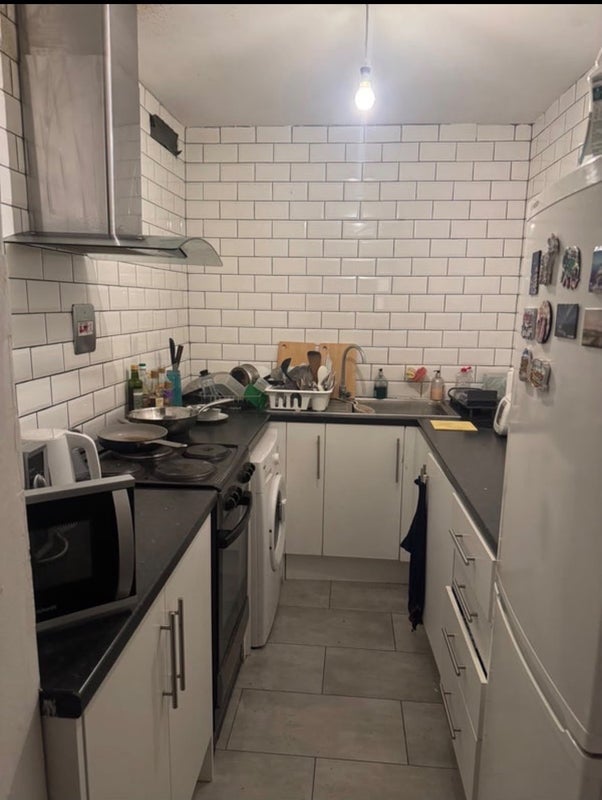 Room Grafton Way in Greater London