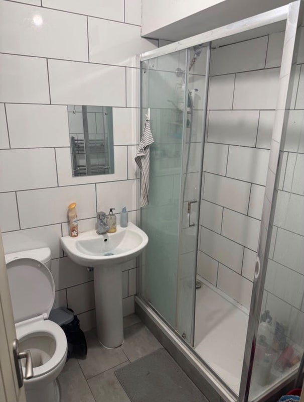 Room Grafton Way in Greater London
